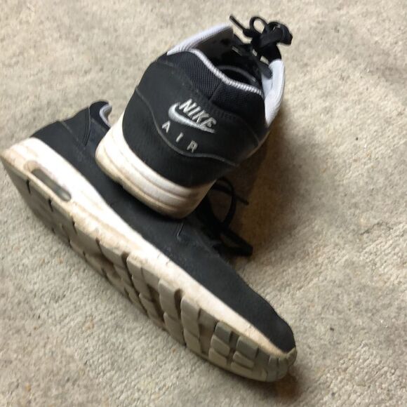 Nike Air Max Running Shoe | Size 9 - Picture 4 of 10